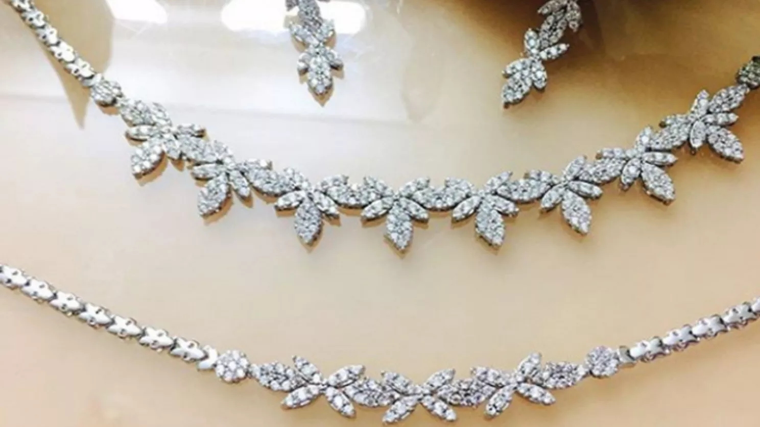 Everything you need to know about a stylish silver serving model!